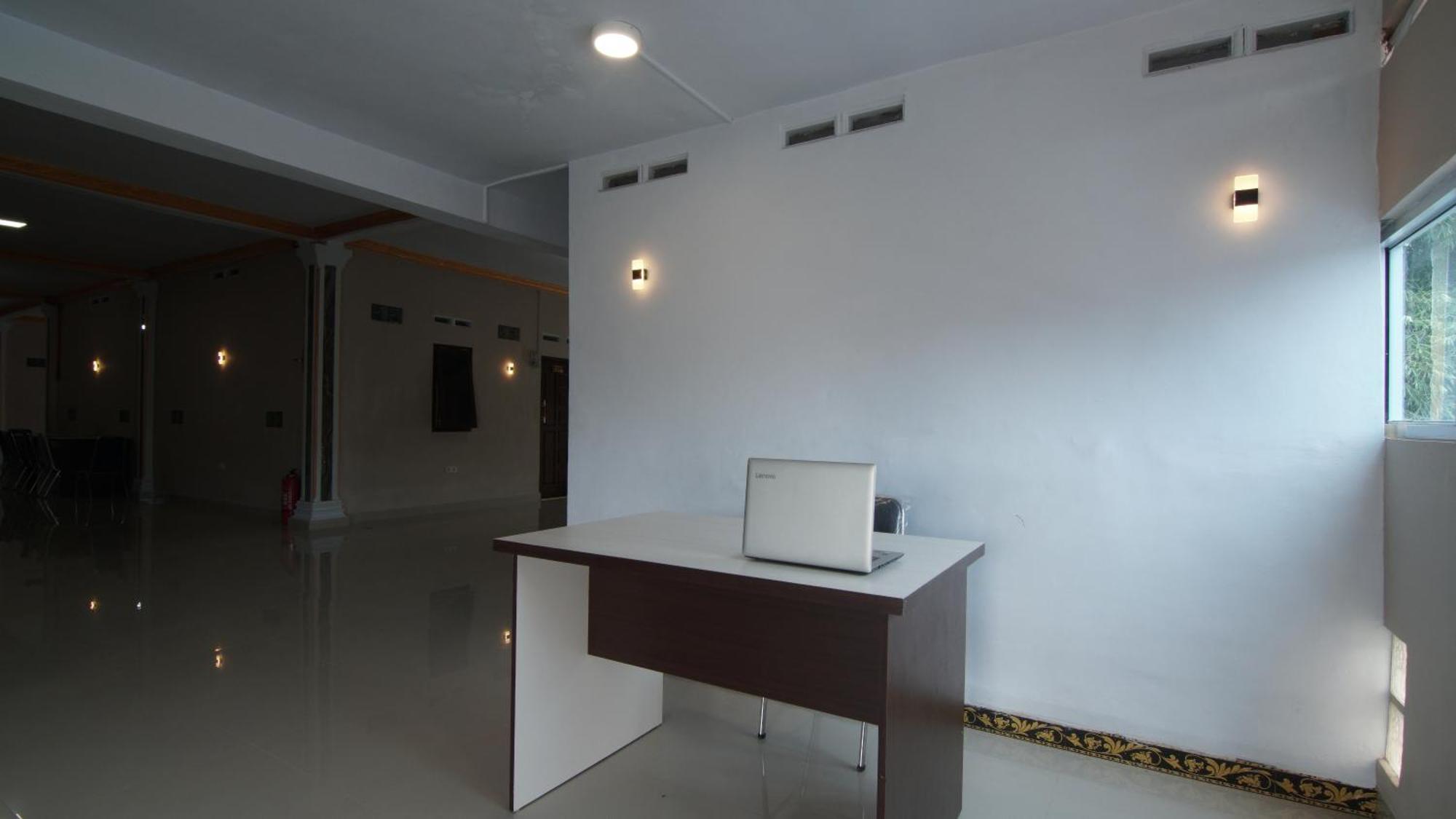 Oyo 93341 Ananda Syariah 2*