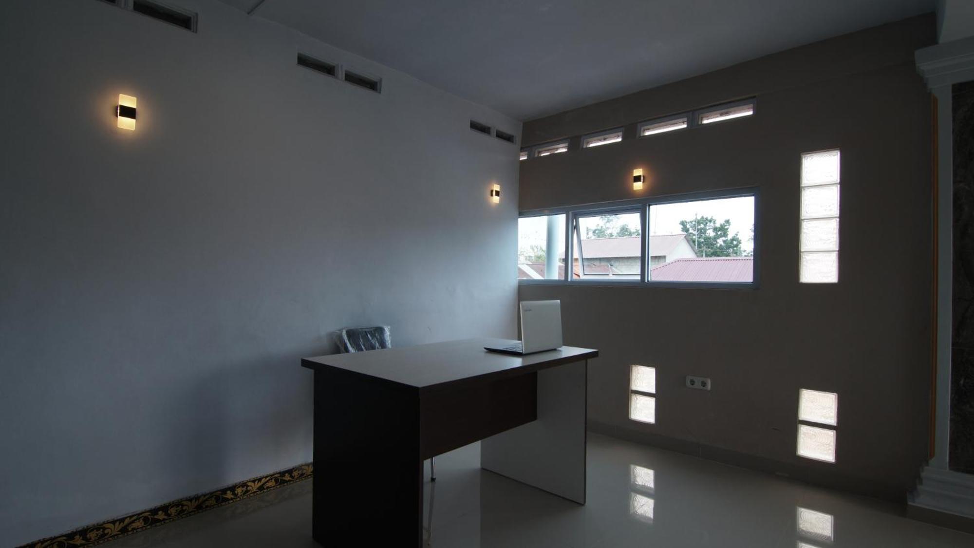 Oyo 93341 Ananda Syariah Pekanbaru